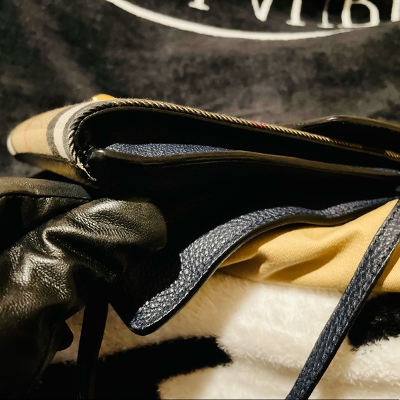 Authentic Burberry Macken Navy Blue with Dustbag, in Gold Hardware - Picture 4 of 5